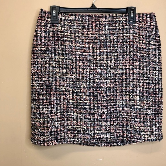 White House Black Market Dresses & Skirts - White House Black Market Tweed Skirt Size 10 NWT